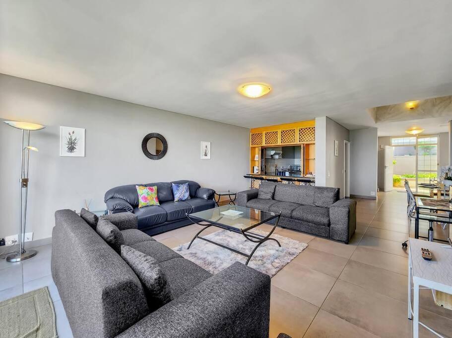 Beachfront Getaway In Dolphin Appartement