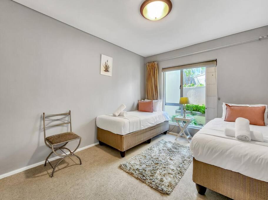 Beachfront Getaway In Dolphin Appartement Le Cap